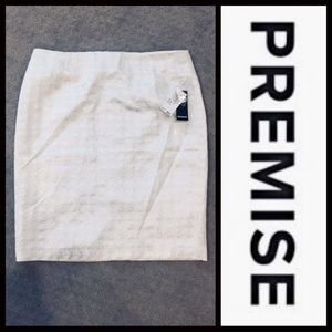 ❤️NWT❤️PREMISE WHITE SKIRT SILVER METALLIC THREAD